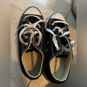 Boys/girls converse shoes